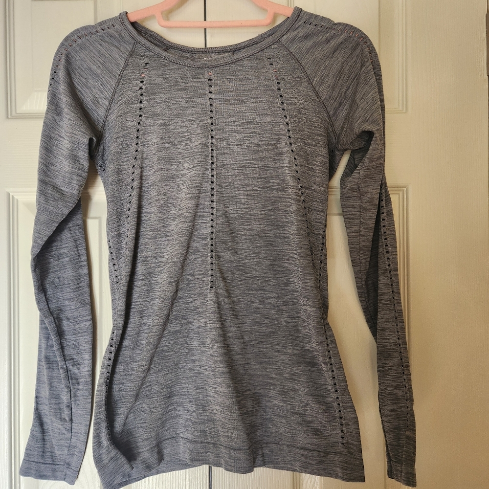 ATHLETA Laser Cut Foothill Gray‎ Long Sleeve Workout Shirt Women's Size X-Small